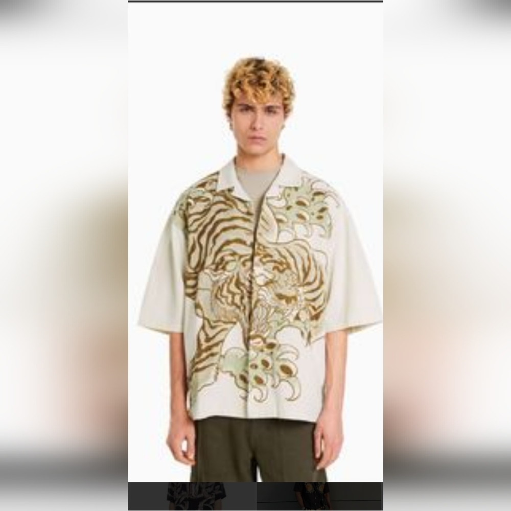 Bershka Men's Beige Graphic Shirt Size S